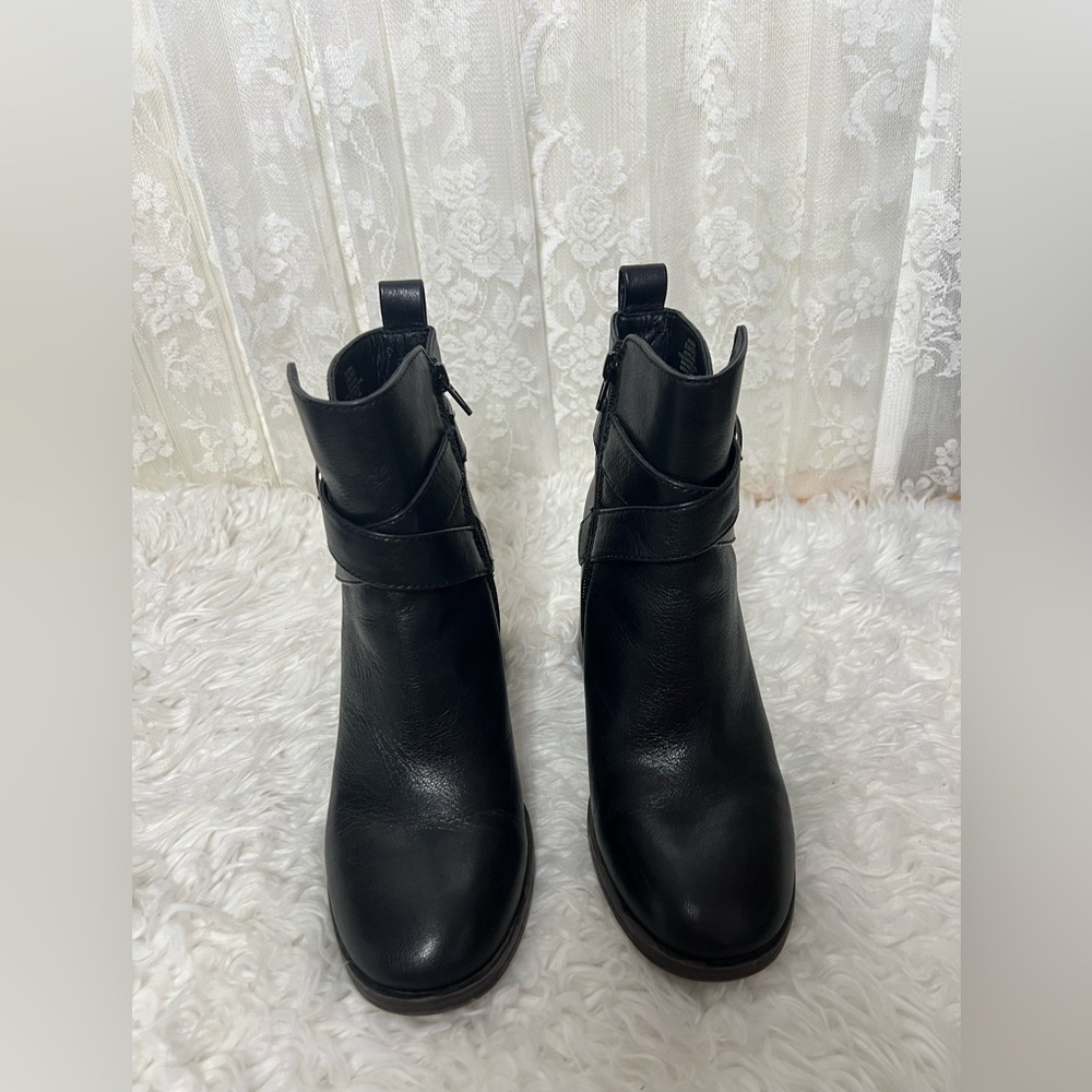 “Crown Vintage” (8.5) Wore Once, New in Box Black Leather Ankle Boots/Zipper